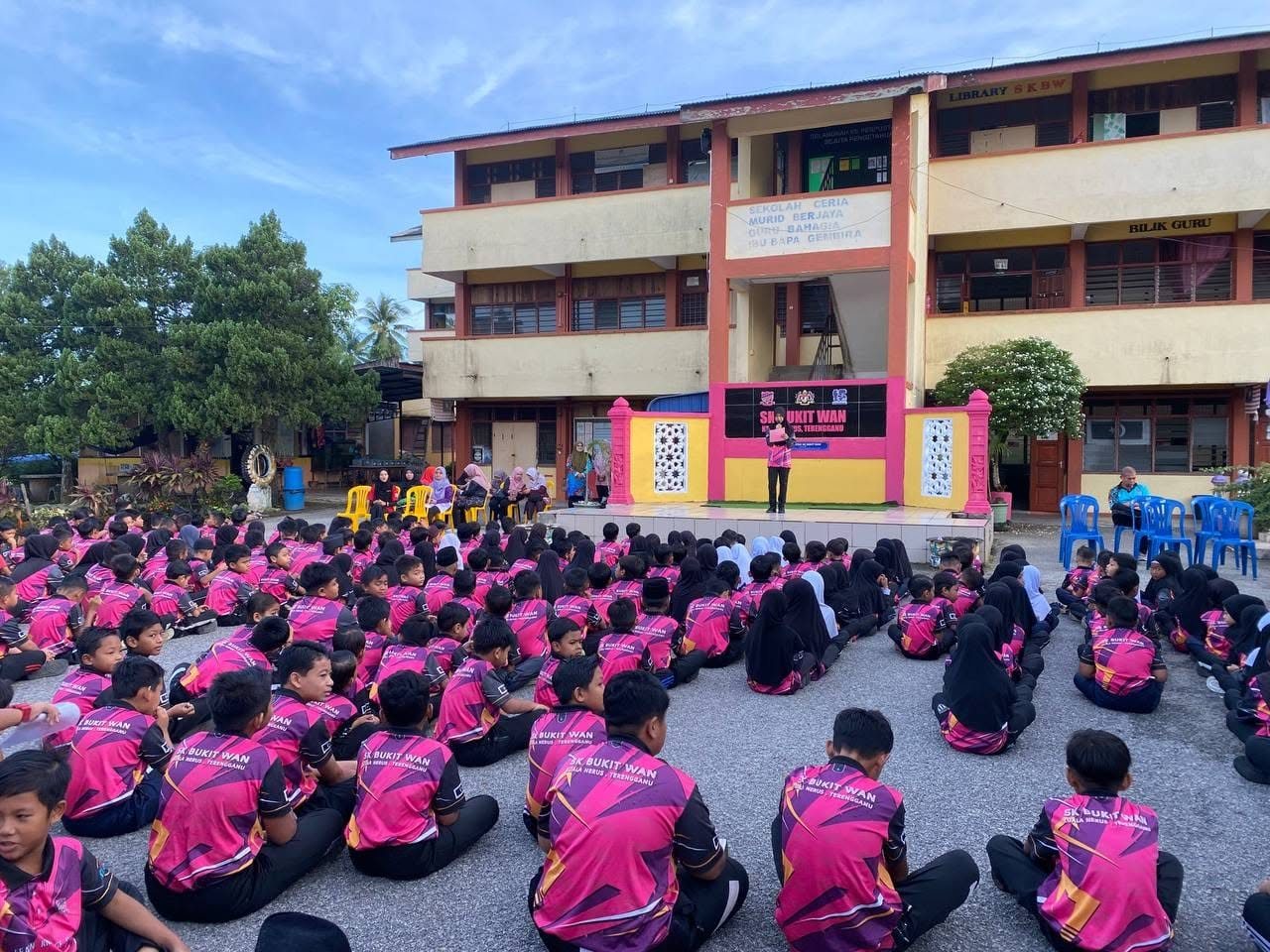 Perhimpunan warga sekolah